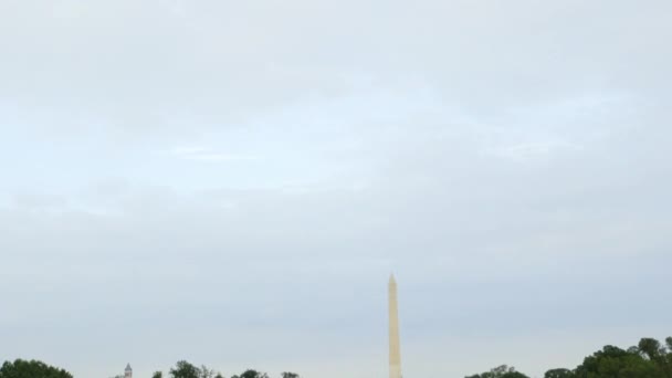 Vista Lejana Los Turistas Obelisco Washington — Vídeos de Stock