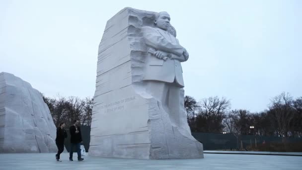 Turistas Caminando Cerca Del Monumento Piedra Martin Luther King Washington — Vídeos de Stock