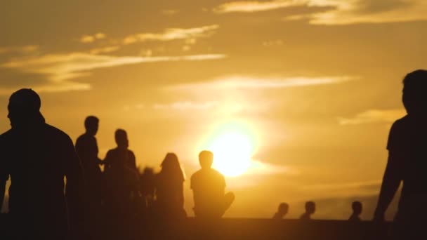Σιλουέτες Των Ανθρώπων Κατά Διάρκεια Του Ηλιοβασιλέματος Ουάσινγκτον Ηπα — Αρχείο Βίντεο