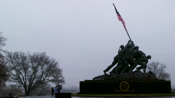 Μνημείο Στρατιωτών Που Κατέχουν Εθνικής Σημαίας Ηπα Ουάσινγκτον Ηπα — Αρχείο Βίντεο