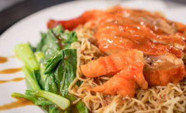 Kızarmış ördek dilimlenmiş 