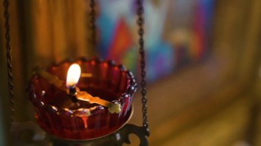 Yanan mumlar, renkli ağır çekim