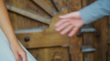 Çift kaldırım taşları eski şehir boyunca yürüyüş