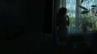 Kadın sabah. İnce vücut çekici seksi kadın