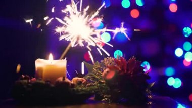 Noel mum ve Bengal ışık Noel ağacı Sparks. Diff işlemi 4k