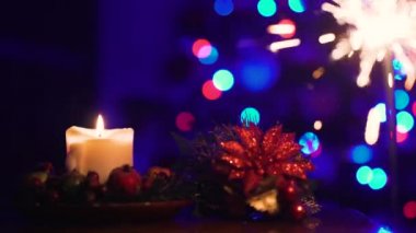 Noel mum ve Bengal ışık Noel ağacı Sparks. Diff işlemi 4k
