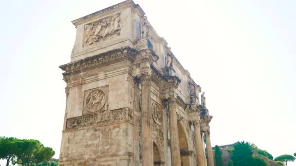 Hermosa toma desde el Monte Palatino hasta el Arco de Constantino hasta el Coliseo 4k — Vídeos de Stock