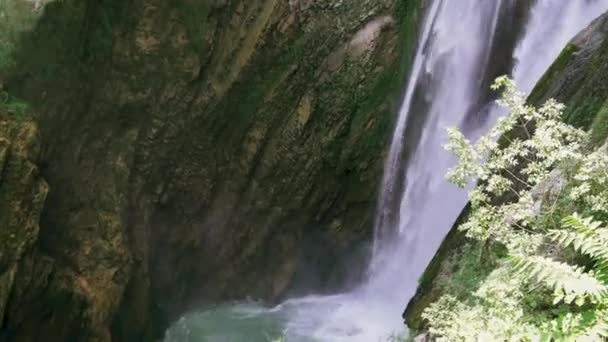 Tivoli, Itália. Arquitetura de roman, edifício velho histórico, cachoeira 4K — Vídeo de Stock