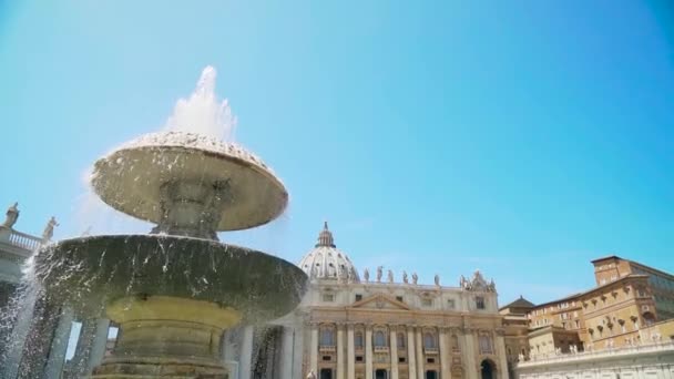 Fountain at the dome of the Basilica of St. Peter. Vatican City. Slow mo camera — Stock Video