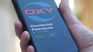 15 Ocak 2024. Bir değiş tokuş ekranında Occidental Petroleum logosu. Batılı Petrol Fiyat Hisseleri, Bir aygıta OXY $.