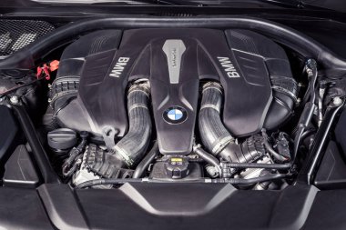 24 Nisan, 2018 - Vinnitsa, Ukrayna. BMW 750i konsept otomobil - başlık altında