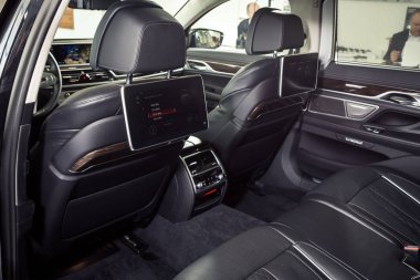 24 Nisan, 2018 - Vinnitsa, Ukrayna. BMW 750i konsept otomobil - içinde iç