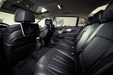 24 Nisan, 2018 - Vinnitsa, Ukrayna. BMW 750i konsept otomobil - içinde iç