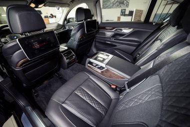 24 Nisan, 2018 - Vinnitsa, Ukrayna. BMW 750i konsept otomobil - içinde iç