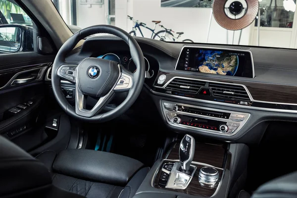 24 avril 2018 - Vinnitsa, Ukraine. BMW 750i concept car - intérieur intérieur — Photo