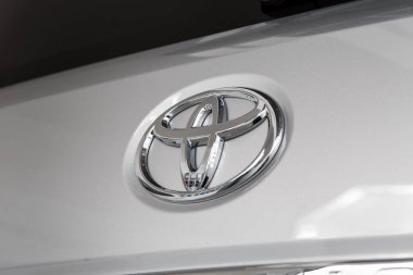 Vinnitsa, Ukrayna - 18 Mart 2018. Toyota Land Cruiser konsept otomobil - logo