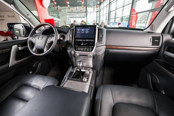 Vinnitsa, Ucrania - 18 de marzo de 2018. Toyota Land Cruiser concept car - interior interior —  Fotos de Stock