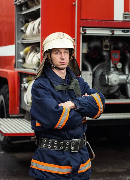 Bombeiro Bombeiro Ação Perto Caminhão Bombeiros Segurança Emergência Protecção Salvamento — Fotografia de Stock