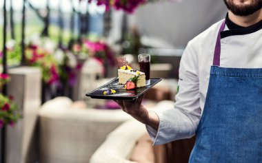 Restourant yeni tatlı menüsü - yemek, sunma Şef meslek, haute cuisine, yiyecek ve insan kavramı