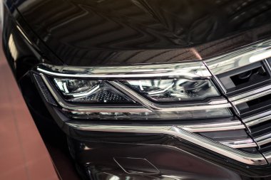 03 Ekim, 2018 - Vinnitsa, Ukrayna. Yeni Volkswagen Touareg sunu showroom - Far