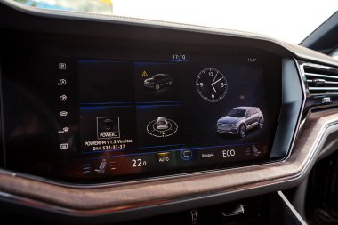 03 Ekim, 2018 - Vinnitsa, Ukrayna. Yeni Volkswagen Touareg sunu showroom - içinde iç