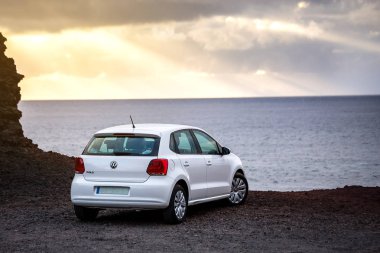Tenerife, İspanya - Mayıs, 2018: Autoreisen - Kiralık Araba - Punta de Teno içinde