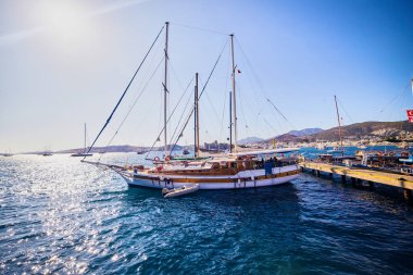 14 Eylül, 2017 - Türkiye, Bodrum. Deniz, güzel bay yat. Ege'nin