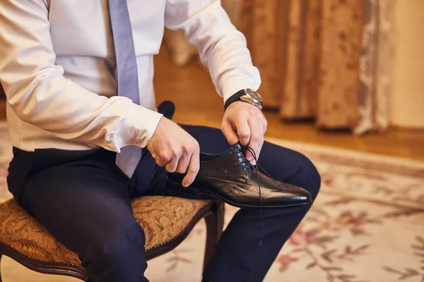 Zapatos Ropa Hombre Negocios Hombre Preparándose Para Trabajo Novio Mañana — Foto de Stock