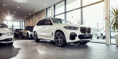 Fabruary, 2018 - Vinnitsa, Ukrayna 08. Yeni Bmw X5 araba sunu showroom - ön yüzü 