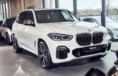 Fabruary, 2018 - Vinnitsa, Ukrayna 08. Yeni Bmw X5 araba sunu showroom - ön yüzü 