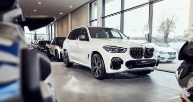 Fabruary, 2018 - Vinnitsa, Ukrayna 08. Yeni Bmw X5 araba sunu showroom - ön yüzü 