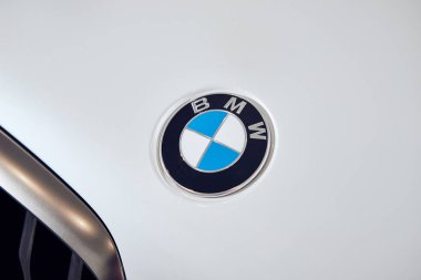 Fabruary, 2018 - Vinnitsa, Ukrayna 08. Yeni Bmw X5 araba sunu showroom - resmi logo yakın çekim