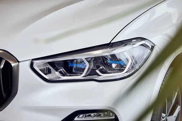 Fabruary, 2018 - Vinnitsa, Ukrayna 08. Yeni Bmw X 5 otomobil sunu Showroom - yeni teknoloji lazer Far