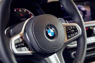 Fabruary, 2018 - Vinnitsa, Ukrayna 08. Yeni Bmw X5 araba sunu showroom - kabin içinde iç