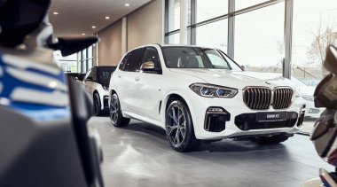 Fabruary, 2018 - Vinnitsa, Ukrayna 08. Yeni Bmw X5 araba sunu showroom - ön yüzü 