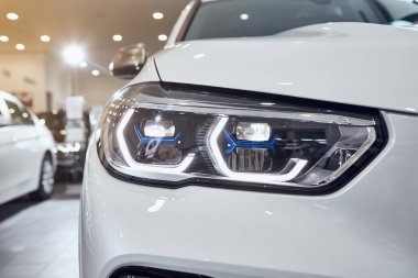 Fabruary, 2018 - Vinnitsa, Ukrayna 08. Yeni Bmw X 5 otomobil sunu Showroom - yeni teknoloji lazer Far