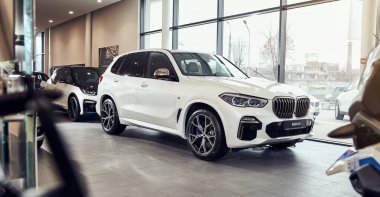 Fabruary, 2018 - Vinnitsa, Ukrayna 08. Yeni Bmw X5 araba sunu showroom - ön yüzü 