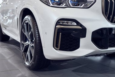 Fabruary, 2018 - Vinnitsa, Ukrayna 08. Yeni Bmw X 5 otomobil sunu Showroom - yeni teknoloji lazer Far