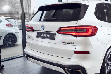 Fabruary, 2018 - Vinnitsa, Ukrayna 08. Yeni Bmw X5 araba sunu showroom - arkadan görünüm
