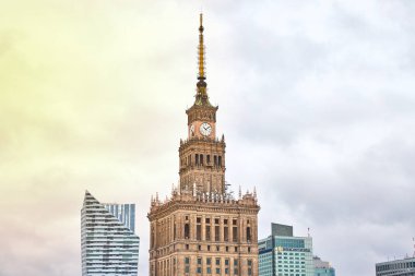 Varşova, Polonya - 08 Aralık 2018: havadan görünümü Kültür Sarayı ve bilim ve şehir merkezindeki iş gökdelenler, şehir merkezine, cityscape metropol