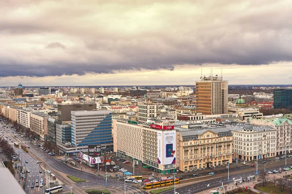 Warsaw, Polen - 08 December 2018: luchtfoto Paleis van cultuur en wetenschap en downtown business wolkenkrabbers, het centrum van de stad, stadslandschap van de metropool — Stockfoto