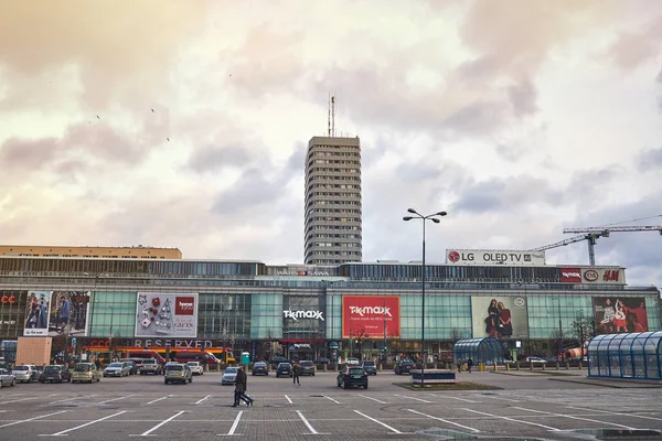 Warsaw, Polen - 08 December 2018: uitzicht op downtown business wolkenkrabbers, centrum van de stad, stadslandschap van de metropool — Stockfoto