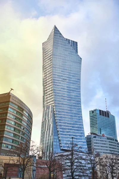 Warsaw, Polen - 08 December 2018: uitzicht op downtown business wolkenkrabbers, centrum van de stad, stadslandschap van de metropool — Stockfoto