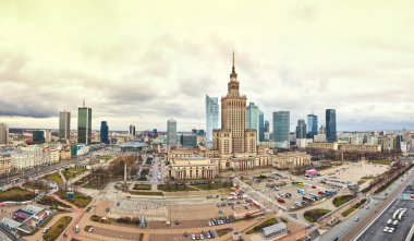 Varşova, Polonya - 08 Aralık 2018: havadan görünümü Kültür Sarayı ve bilim ve şehir merkezindeki iş gökdelenler, şehir merkezine, cityscape metropol