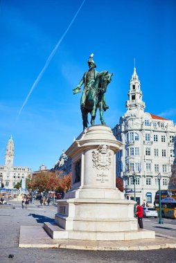 Porto, Portekiz. 09 Aralık 2018: Plaza de la Libertad şehrin tarihi ve görkemli çeyreğinde Kral Dom Pedro IV anıt