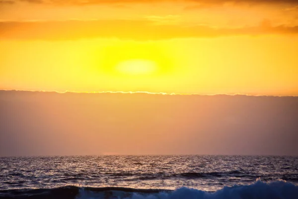 Coucher de soleil sur l'océan Atlantique à Tenerife Canaries Espagne — Photo