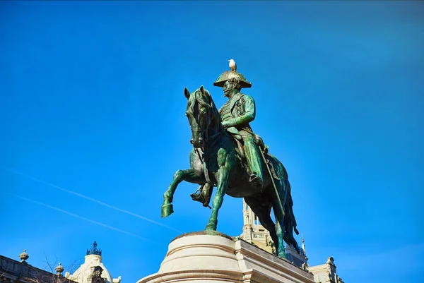 Porto, Portugalia. 09 grudnia 2018: pomnik króla Dom Pedro Iv w Plaza de la Libertad w zabytkowym i okazałe dzielnicy miasta — Zdjęcie stockowe