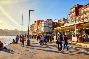 09 Aralık, 2018 -, Porto, Portekiz: dolgu nehir Doura renkli Mahallesi Ribeira, eski şehir merkezi yakınındaki