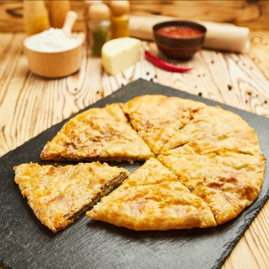 Kubdari etli - geleneksel lezzetli Gürcü yemek