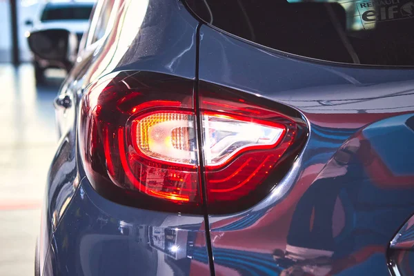 Winnica, Ukraina-02 kwietnia, 2019. Renault Captur-nowy model prezentacji samochodu w Showroom-tylne światło reflektory — Zdjęcie stockowe